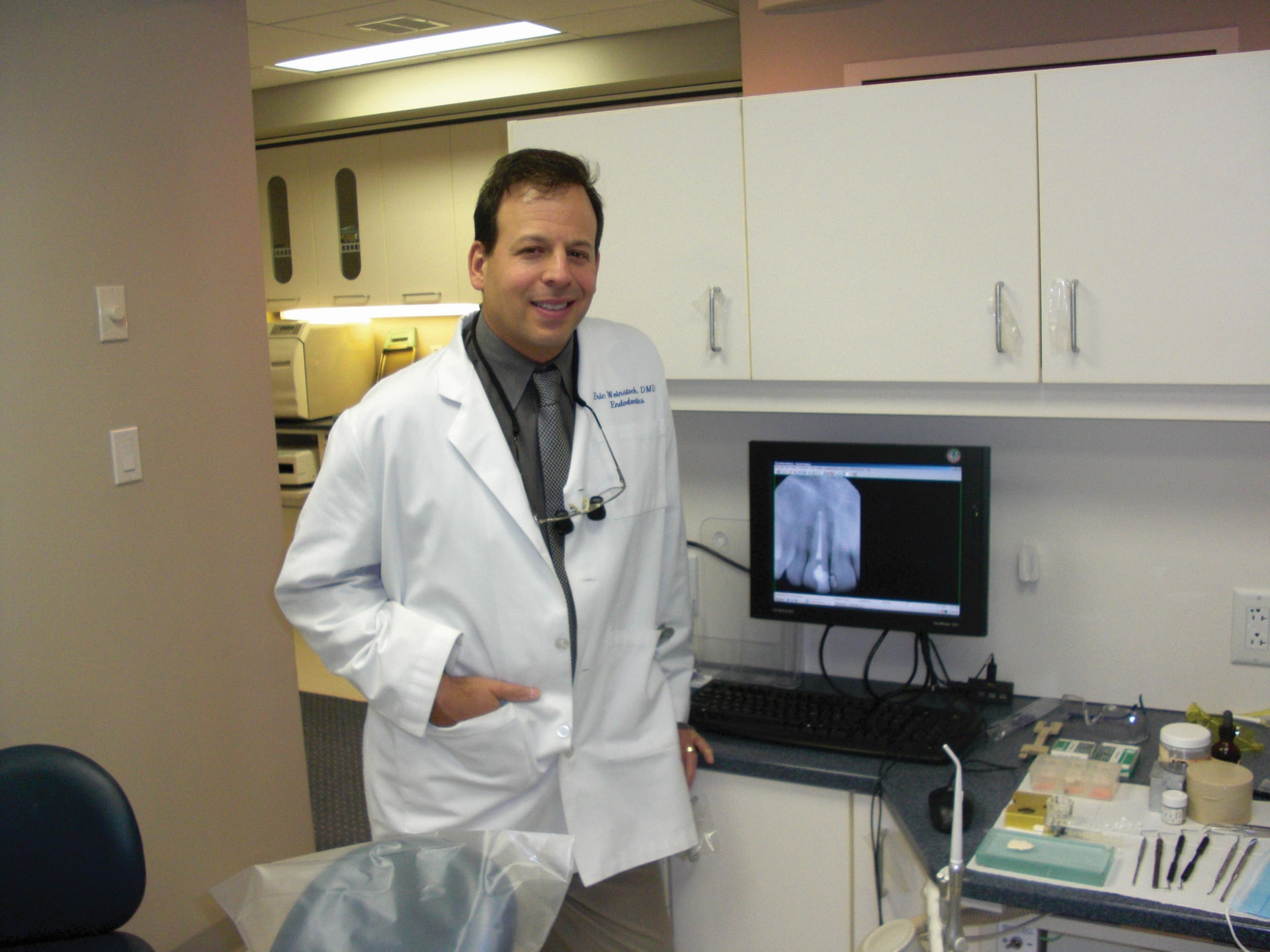 Dr. Eric Weinstock at his day job. (Courtesy Incisal Edge)
