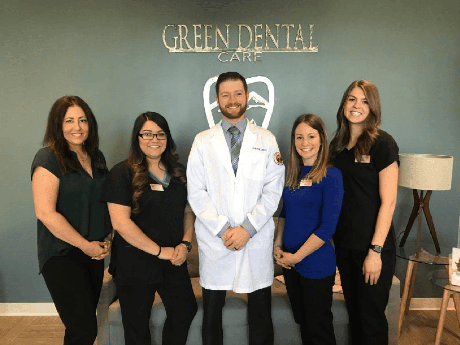 The-Daily-Floss_Incisal-Edge-Dr-Christopher-Green